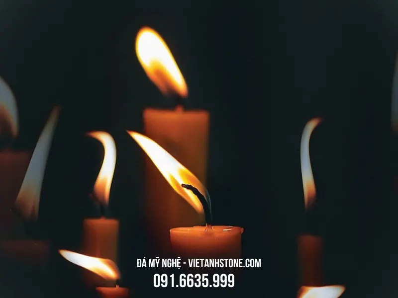 Việc cầu nguyện giúp người mới mất giải trừ tội nghiệp gây ra khi còn sống