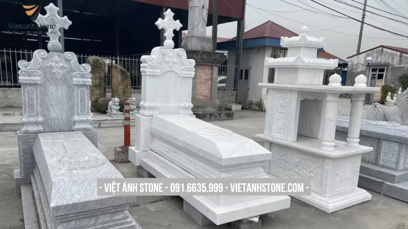 Mộ đá trắng nhẹ nhàng thanh khiết tạo điểm nhấn lăng mộ