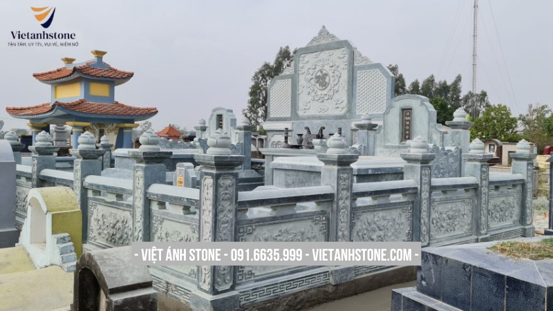 Khu lăng mộ đá đơn giản, trang trọng, thanh lịch