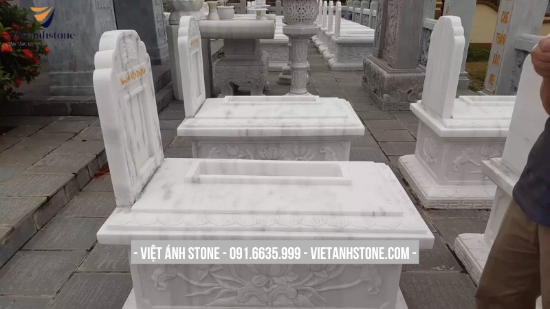 Mộ đá trắng thanh khiết, nổi bật