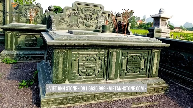 Ưu điểm của mộ đá xanh rêu trong thi công mộ phần
