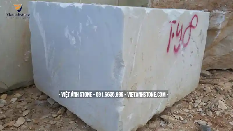 Đá trắng Nghệ An độ bền cứng kém hơn đá xanh dễ xỉn màu theo thời gian