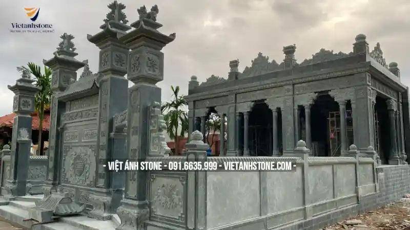 Xây nhà thờ bằng đá xanh với các hoa văn cổ xưa đẹp mắt