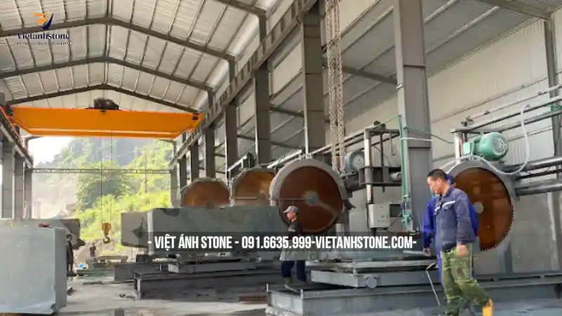 Việt Ánh Stone có đầy đủ đội ngũ thiết kế thi công và có sẵn các mỏ đá Ninh Bình, đá Thanh Hóa