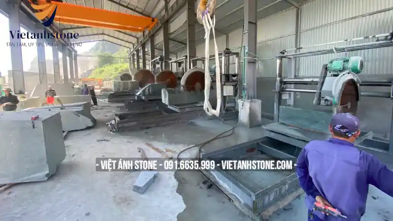Việt Ánh Stone tự hào là đơn vị thiết kế mộ đá công giáo với đội ngũ lành nghề, đá được lựa chọn từ mỏ đá Ninh Bình, đá Thanh Hóa