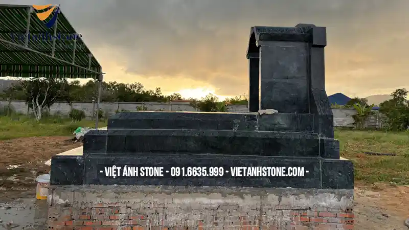 Số cân nặng của mộ đá cũng ảnh hưởng đến chi phí, diện tích đặt mộ trong khuôn viên lăng mộ