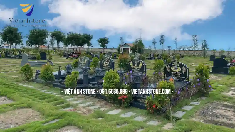 Trong phong thủy, cây xanh trong khu lăng mộ tượng trưng cho sự trường tồn