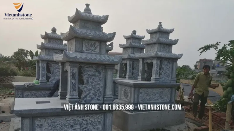 Mộ đá chạm khắc tứ linh (Rồng - Lân - Quy - Phượng) là mẫu mộ mang đậm tính văn hóa truyền thống Việt Nam
