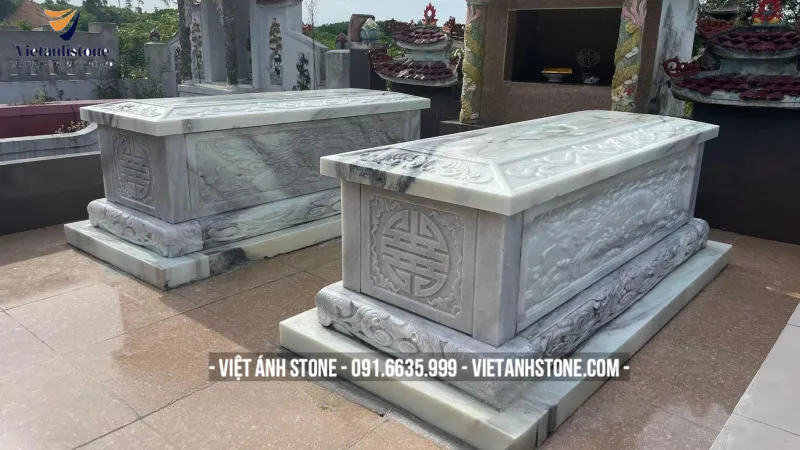 Mộ đá trắng từ đá trắng nguyên khối