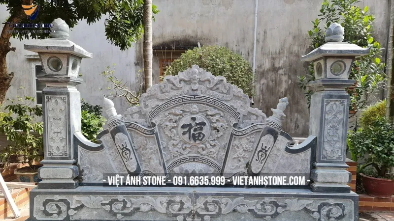 Mẫu mộ xanh từ đá có bình phong