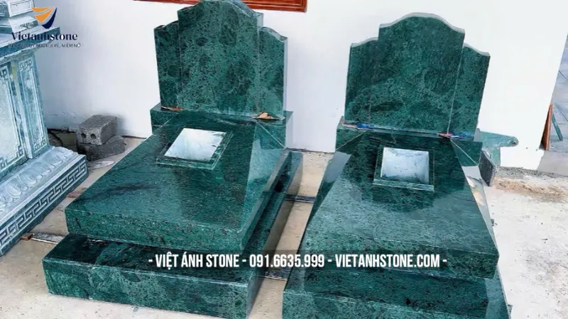 Mộ đá xanh ngọc (ngọc Hoàng Long)