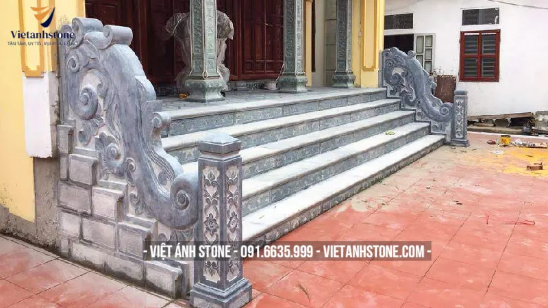 Bậc thềm đá đơn giản