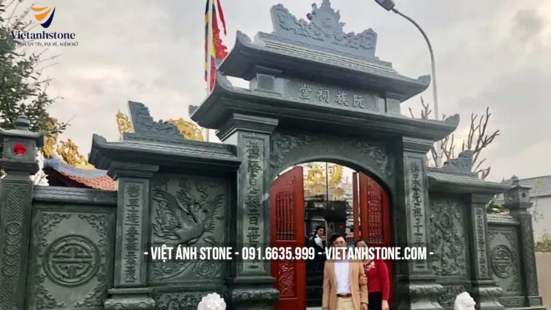 Cổng đá tam quan xanh đen