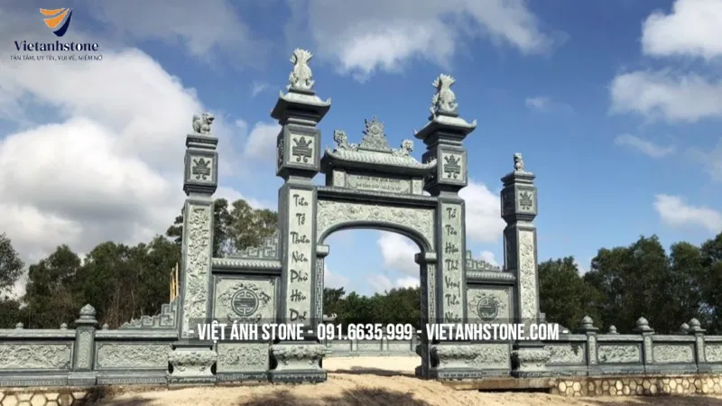 Cổng đá tứ trụ cột đá nhà thờ đẹp nhất