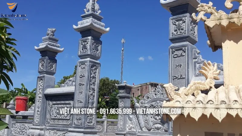 Trụ đồng cột đá kết hợp tranh tường