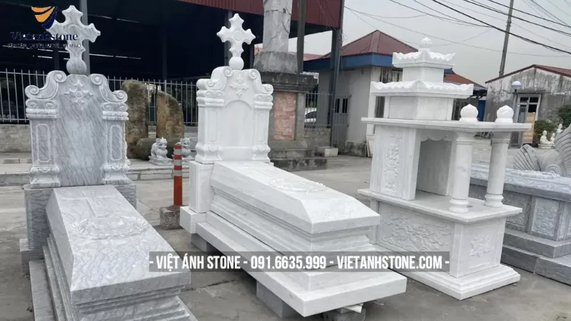Đá trắng mang đến vẻ đẹp tinh khiết, nhẹ nhàng và thanh cao cho mộ phần
