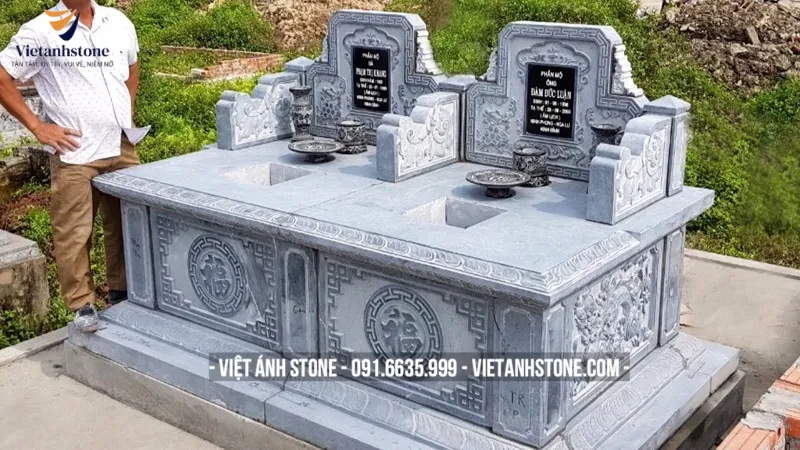 Mộ không mái (mộ tam sơn) là mẫu mộ đẹp đơn giản được nhiều gia đình lựa chọn nhờ thiết kế gọn gàng, tiết kiệm diện tích và dễ thi công