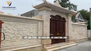 Cổng đá nhà thờ