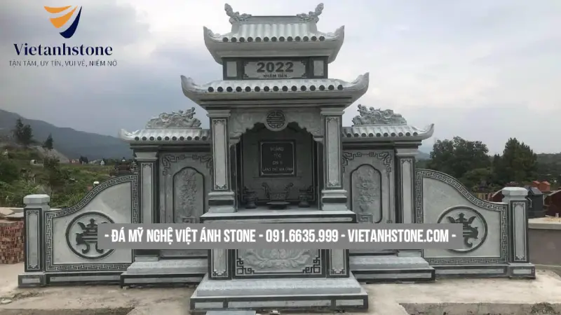 Nhờ tính ổn định cao, đá xanh đen được xem là vật liệu “chuẩn mực” trong xây dựng lăng mộ truyền thống.