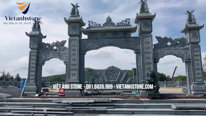 Tất cả phải đảm bảo: tỷ lệ cân đối – chuẩn phong thủy – phù hợp kiến trúc tổng thể nhà thờ họ.