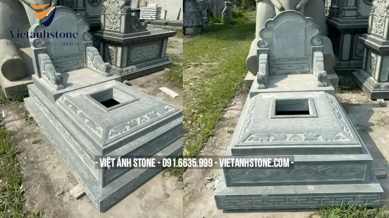 Các phần mộ bên trong khuôn viên được làm từ đá nguyên khối
