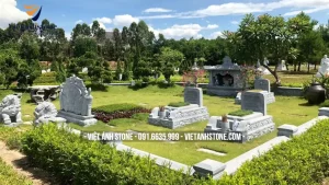 khuôn viên mộ bằng đá nguyên khối