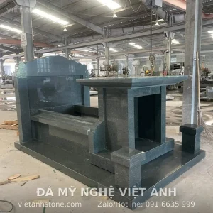 Mộ đá granite xanh có mái che hoàn thiện tại xưởng