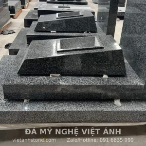 Mộ đá granite xám đen kiểu bia nghiêng