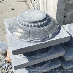 Mặt chân tảng đá chạm bát sen, viền chuỗi hạt quanh mặt kê cột