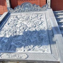 Chiếu rồng đá giữa bậc thềm trước nhà thờ – VAS 04
