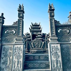 Cổng tứ trụ đá chạm nổi, bậc lên khu lăng – VAS 13