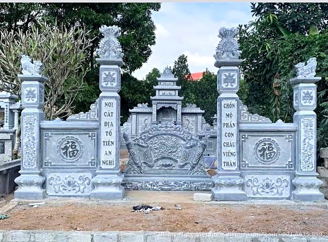Cổng Tứ Trụ – VAS 11 Cổng tứ trụ đá, giữa có cuốn thư – VAS 11