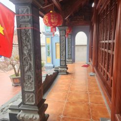 Cột hiên đá vuông chạm hoa văn kín thân – VAS 06